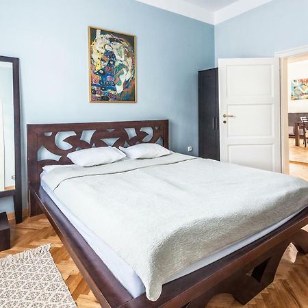 99 Muses Apartments Dordegol Екстериор снимка